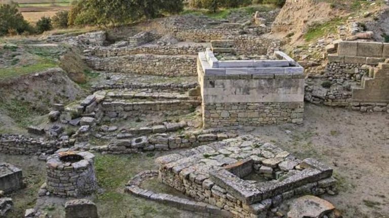 Merak ettim: Truva Antik Kenti nerede? Truva Antik Kenti’ne nasıl gidilir? Truva’nın tarihi ve özellikleri…